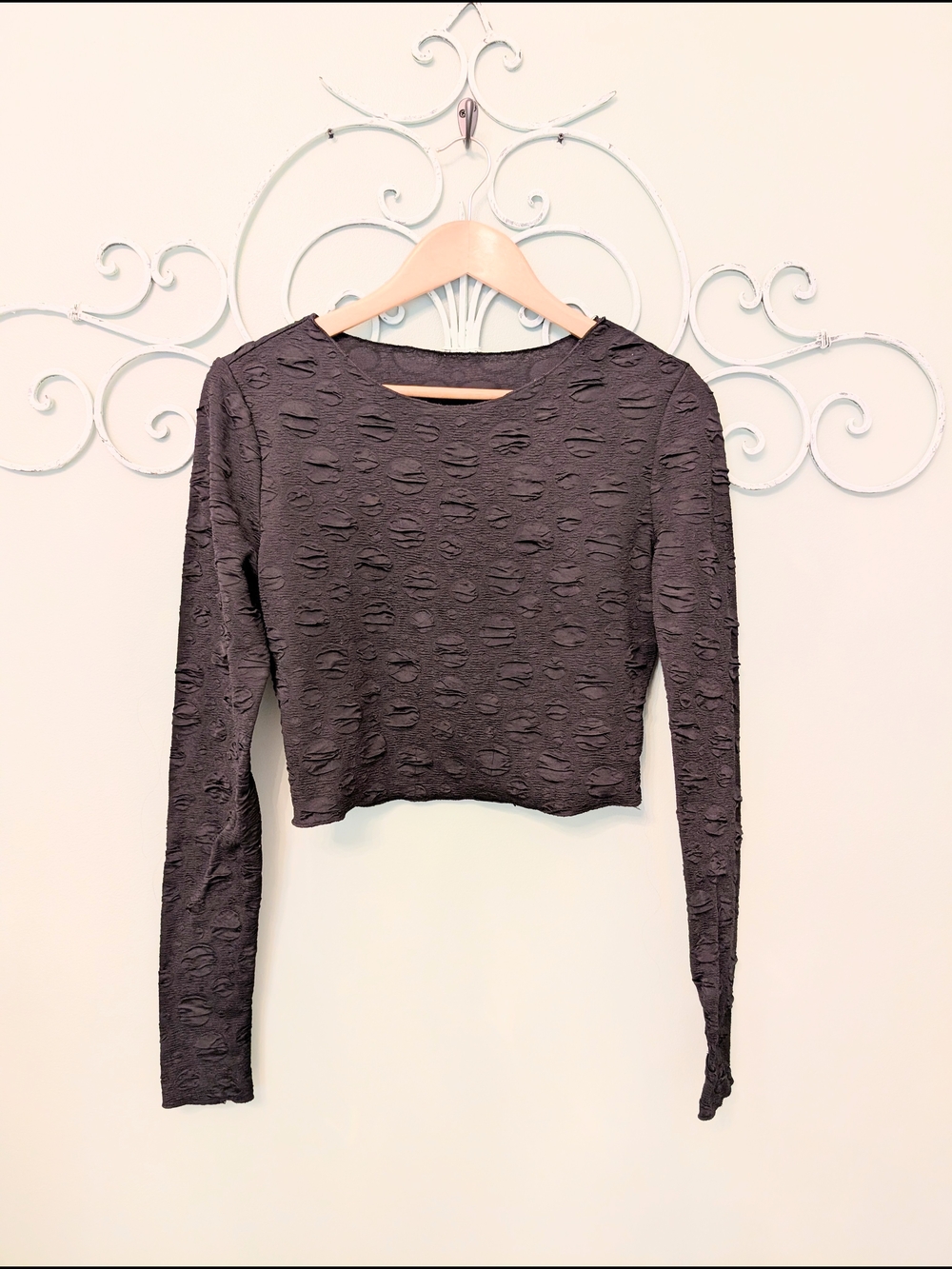 Textured Long-Sleeve Crop Top - Black